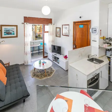 Flores Apartment