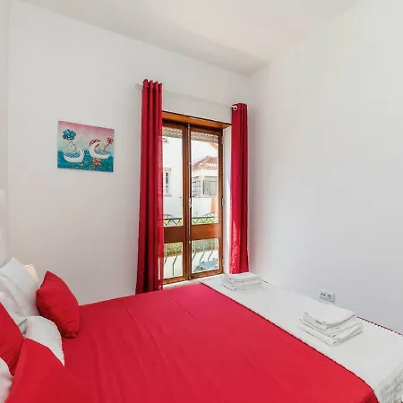 Flores Apartment *