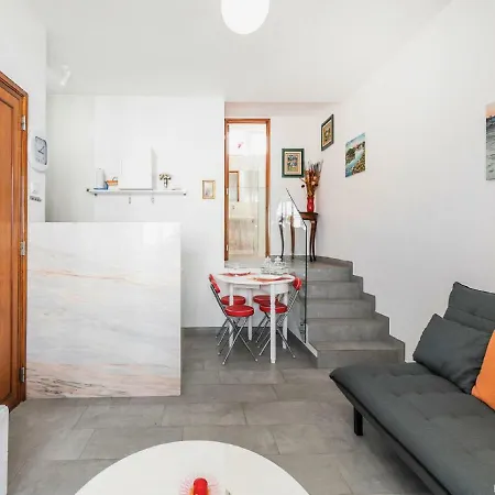 Flores Apartment Estoril