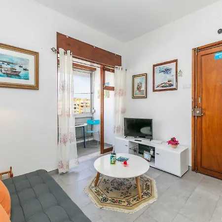 Flores Apartment Estoril